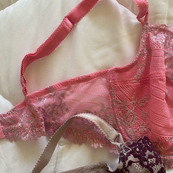 Wacoal embrace lace - two bras 38D - Picture 3 of 7